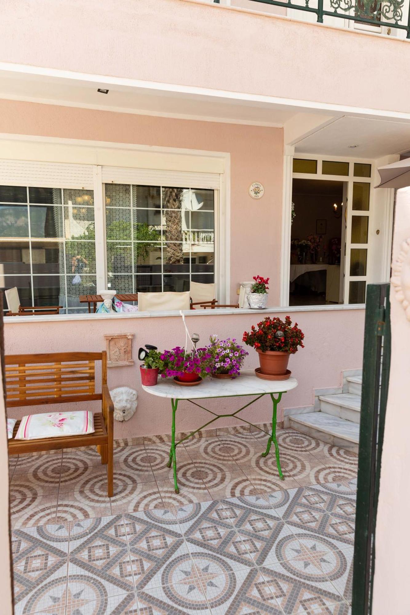 Spacious Apartment Corinth ภายนอก รูปภาพ